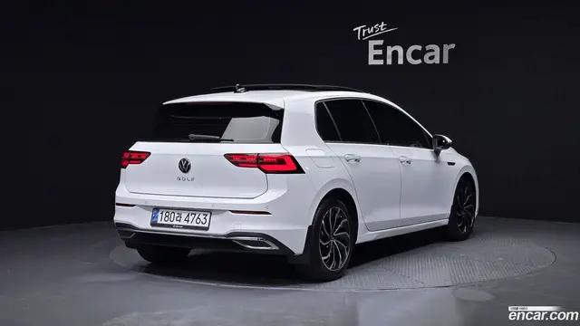 Main__Slider__Photo:Golf Volkswagen 2024.4-1
