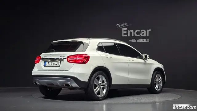 Main__Slider__Photo:GLA-Class Mercedes-Benz 2016.2-1