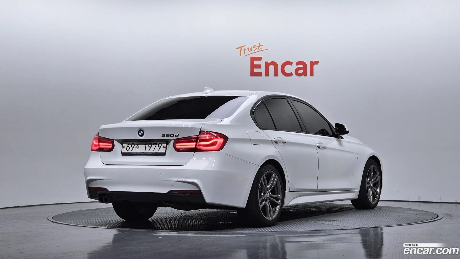 Main__Slider__Photo:3-Series BMW 2018.10-1