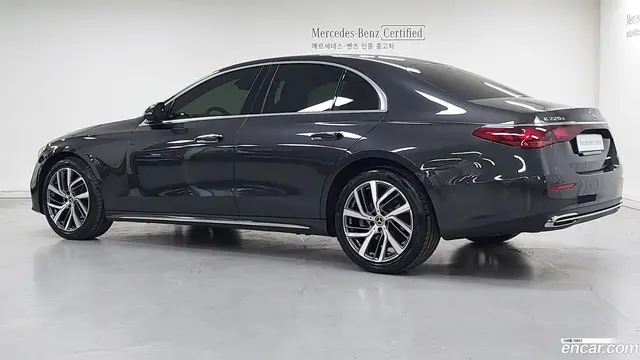 Main__Slider__Photo:E-Class Mercedes-Benz 2024.3-1