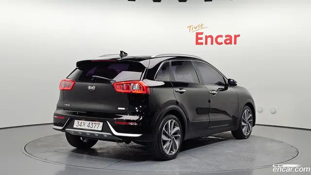 Main__Slider__Photo:Niro Kia 2017.3-1