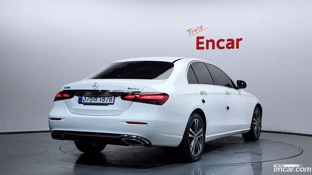 Main__Slider__Photo:E-Class Mercedes-Benz 2022.1-1