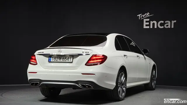 Main__Slider__Photo:E-Class Mercedes-Benz 2017.11-1
