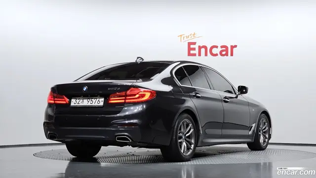 Main__Slider__Photo:5-Series BMW 2017.10-1
