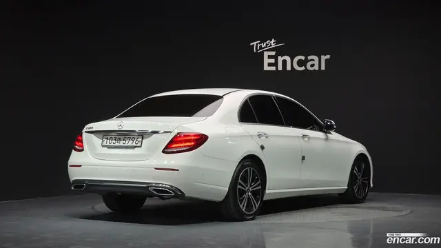 Main__Slider__Photo:E-Class Mercedes-Benz 2020.3-1