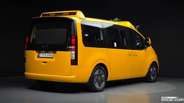Main__Slider__Photo:Staria Hyundai 2022.0-1