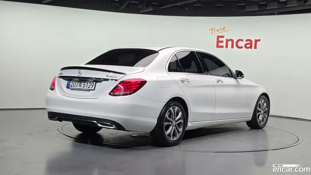 Main__Slider__Photo:C-Class Mercedes-Benz 2017.0-1