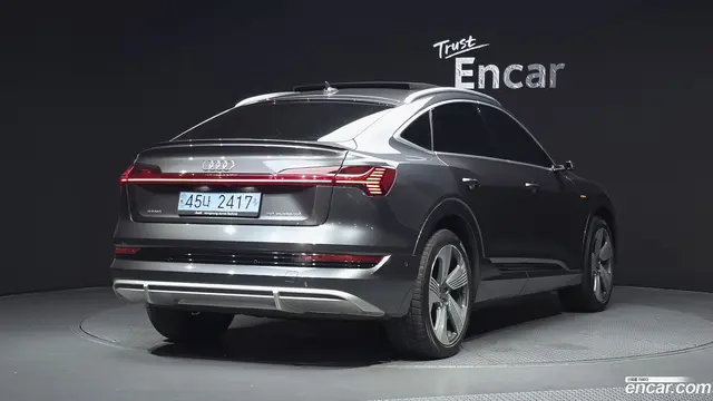 Main__Slider__Photo:e-tron Audi 2022.9-1