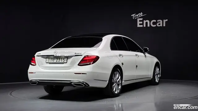 Main__Slider__Photo:E-Class Mercedes-Benz 2017.2-1