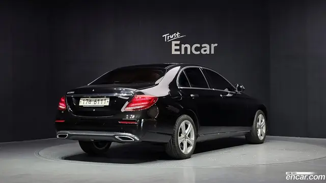Main__Slider__Photo:E-Class Mercedes-Benz 2017.3-1
