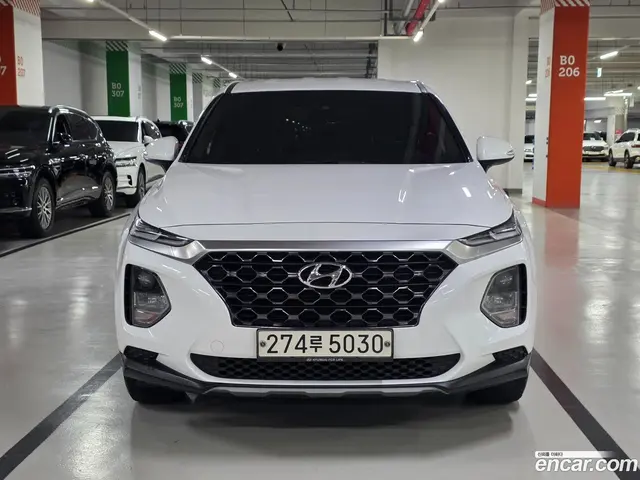 Main__Slider__Photo:Santafe Hyundai 2020.5-1