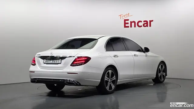 Main__Slider__Photo:E-Class Mercedes-Benz 2016.8-1