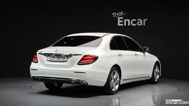 Main__Slider__Photo:E-Class Mercedes-Benz 2018.3-1