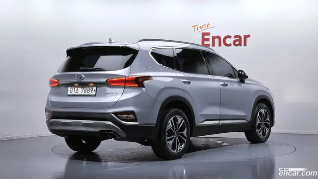 Main__Slider__Photo:Santafe Hyundai 2018.5-1