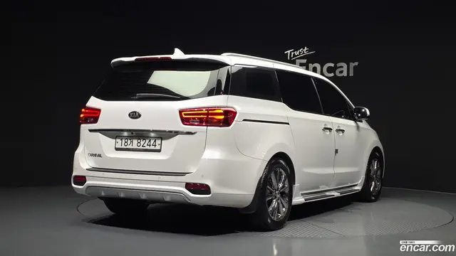 Main__Slider__Photo:Canival Kia 2018.8-1