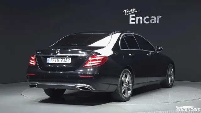 Main__Slider__Photo:E-Class Mercedes-Benz 2018.2-1