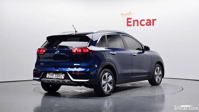 Main__Slider__Photo:Niro Kia 2018.5-1