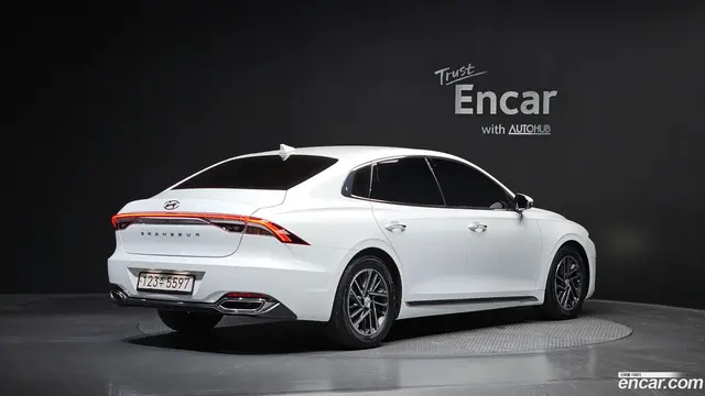 Main__Slider__Photo:Grandeur Hyundai 2022.6-1