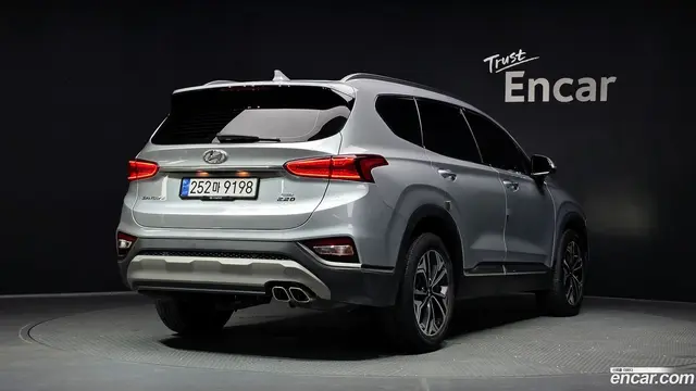 Main__Slider__Photo:Santafe Hyundai 2018.2-1