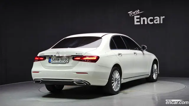 Main__Slider__Photo:E-Class Mercedes-Benz 2023.7-1