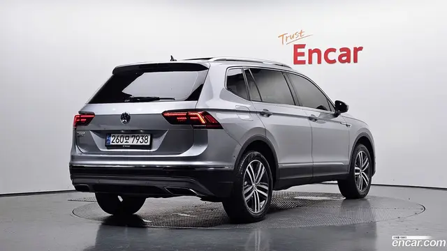 Main__Slider__Photo:Tiguan Volkswagen 2020.11-1