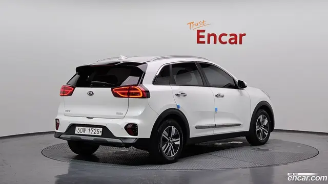 Main__Slider__Photo:Niro Kia 2019.3-1
