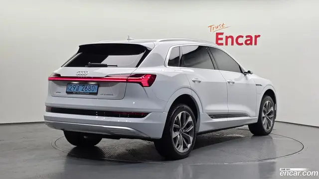 Main__Slider__Photo:e-tron Audi 2022.7-1