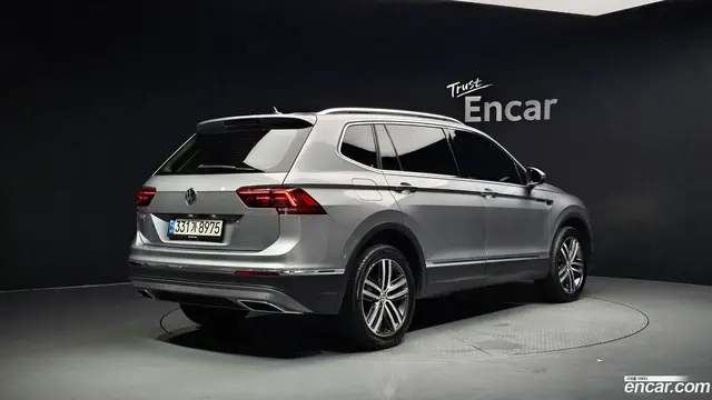 Main__Slider__Photo:Tiguan Volkswagen 2020.9-1