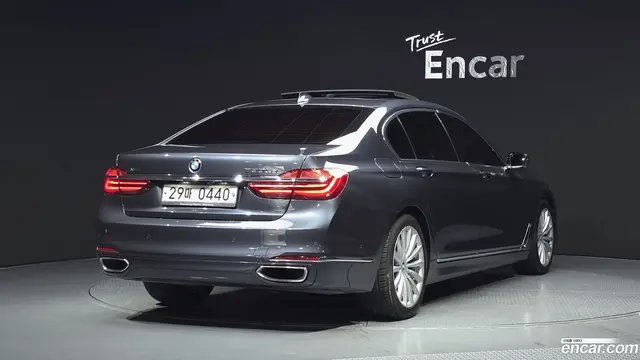 Main__Slider__Photo:7-Series BMW 2016.8-1