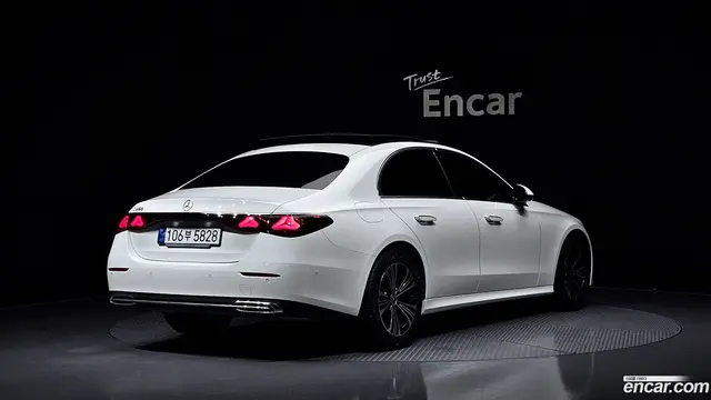 Main__Slider__Photo:E-Class Mercedes-Benz 2025.3-1