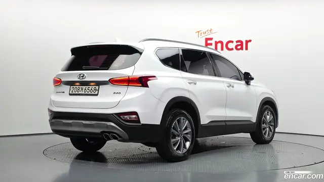 Main__Slider__Photo:Santafe Hyundai 2018.6-1