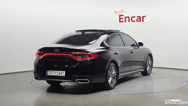 Main__Slider__Photo:Grandeur Hyundai 2017.7-1