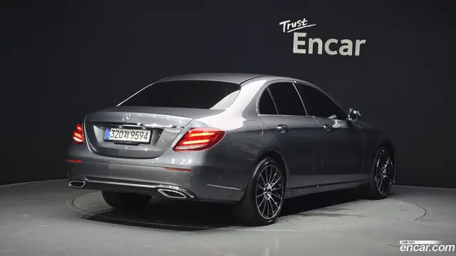 Main__Slider__Photo:E-Class Mercedes-Benz 2017.6-1