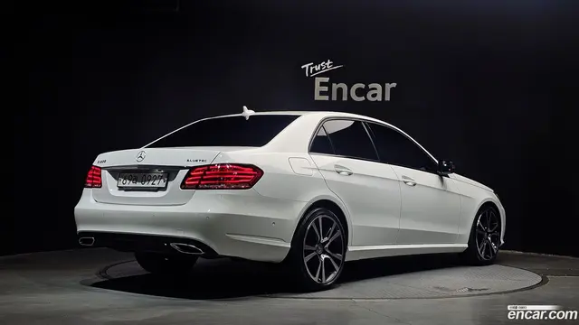 Main__Slider__Photo:E-Class Mercedes-Benz 2015.11-1