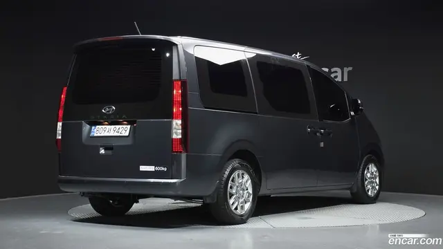 Main__Slider__Photo:Staria Hyundai 2023.10-1