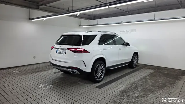 Main__Slider__Photo:GLE-Class Mercedes-Benz 2025.4-1