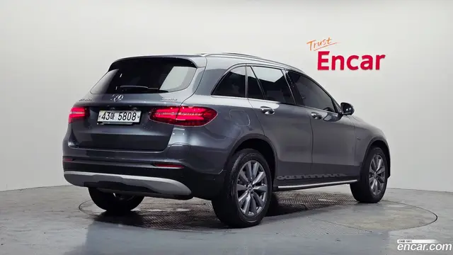 Main__Slider__Photo:GLC-Class Mercedes-Benz 2019.5-1