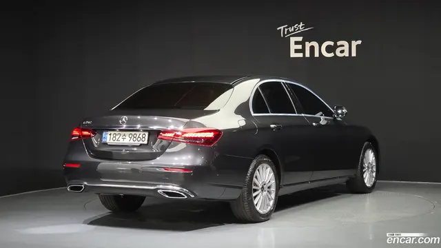 Main__Slider__Photo:E-Class Mercedes-Benz 2021.6-1