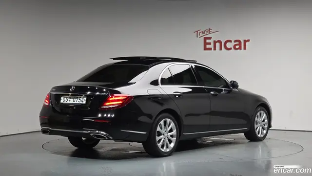 Main__Slider__Photo:E-Class Mercedes-Benz 2016.6-1