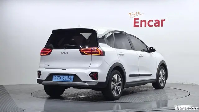 Main__Slider__Photo:Niro Kia 2022.8-1