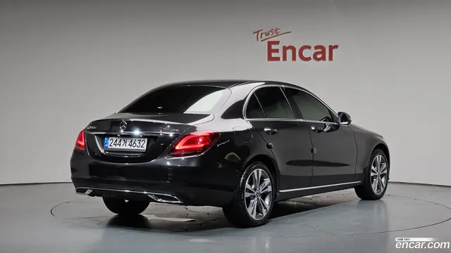 Main__Slider__Photo:C-Class Mercedes-Benz 2020.11-1
