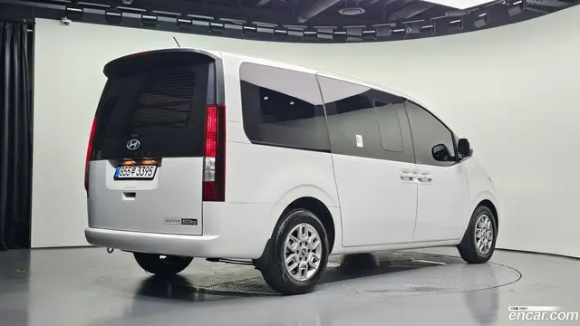 Main__Slider__Photo:Staria Hyundai 2025.6-1