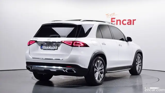 Main__Slider__Photo:GLE-Class Mercedes-Benz 2023.4-1