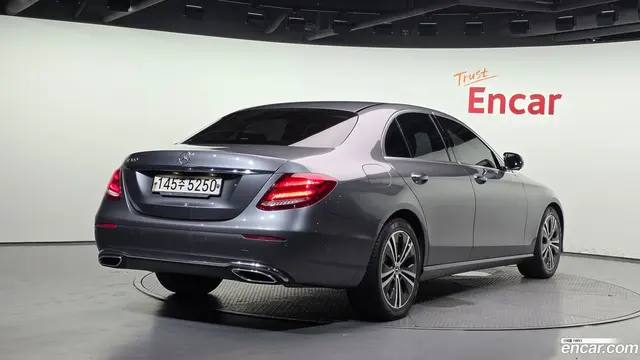 Main__Slider__Photo:E-Class Mercedes-Benz 2020.4-1