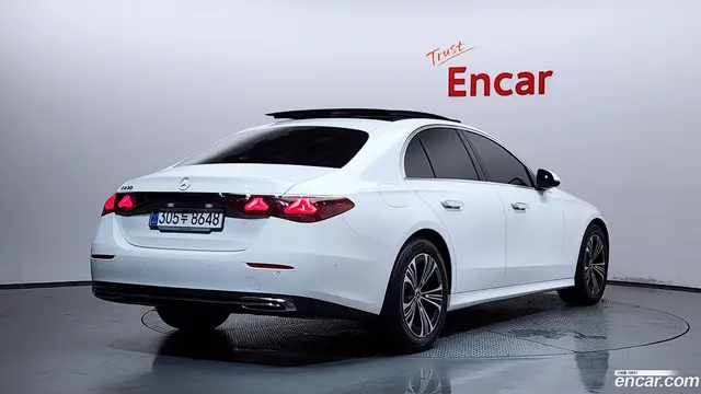 Main__Slider__Photo:E-Class Mercedes-Benz 2024.8-1