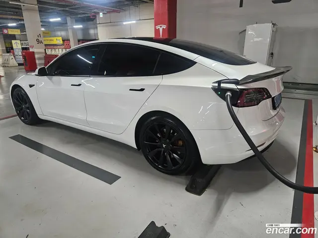 Main__Slider__Photo:Model 3 Tesla 2022.2-1