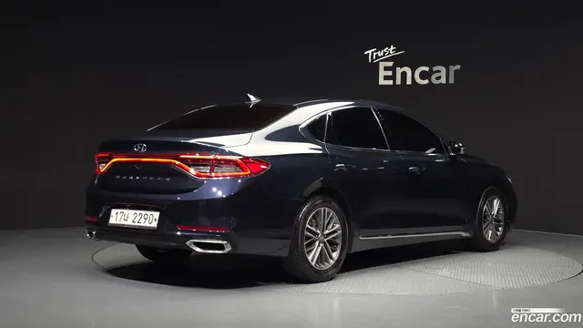 Main__Slider__Photo:Grandeur Hyundai 2017.6-1