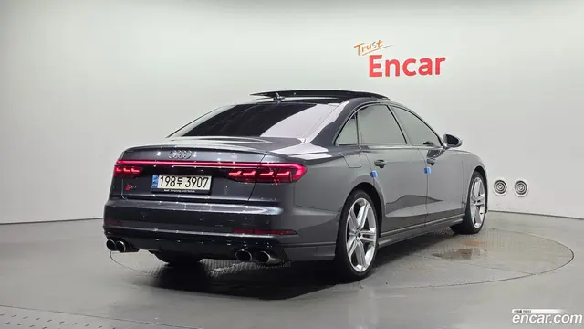 Main__Slider__Photo:S8 Audi 2021.11-1