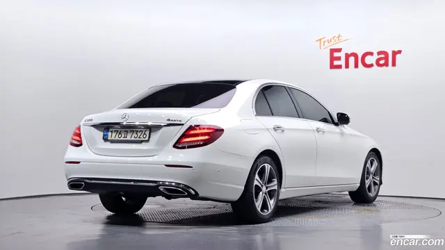 Main__Slider__Photo:E-Class Mercedes-Benz 2016.9-1