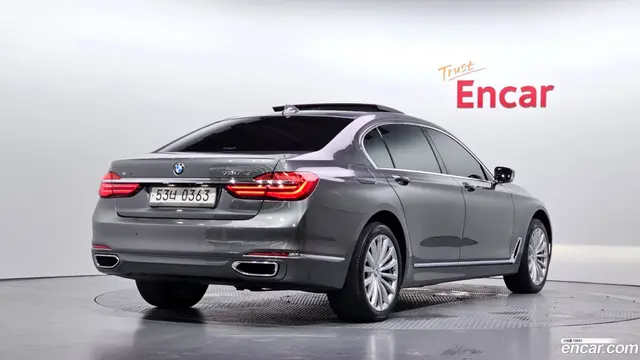 Main__Slider__Photo:7-Series BMW 2016.11-1